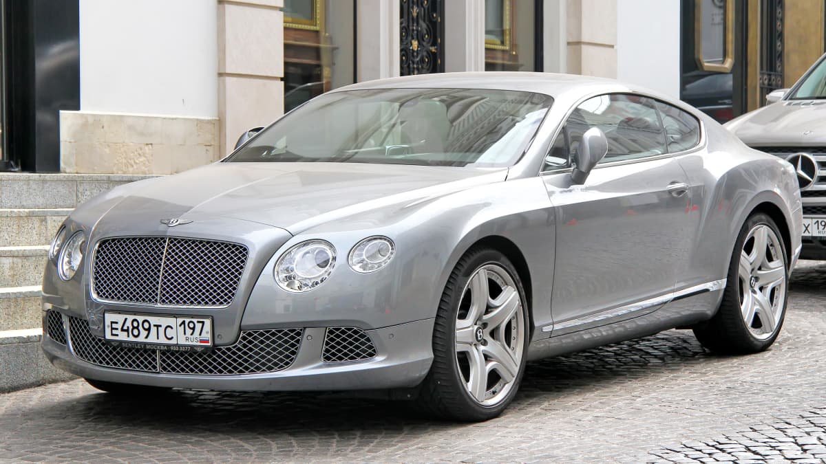 Russian-owned luxury cars flood Finland to avoid European flight bans-0