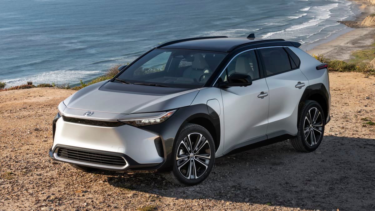 Toyota slams electric-car extremism, says no motorists should be left behind-0