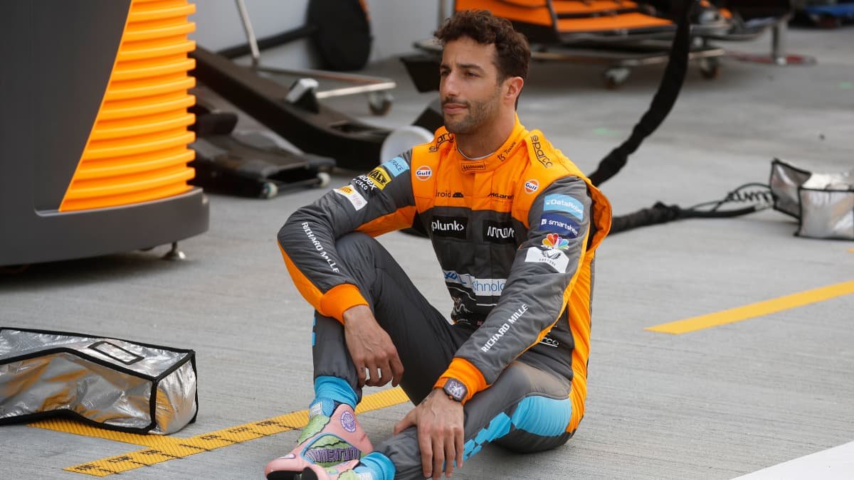 Why Oscar Piastri was cleared to race for McLaren in Formula One, Mark Webber apologises to Daniel Ricciardo-0