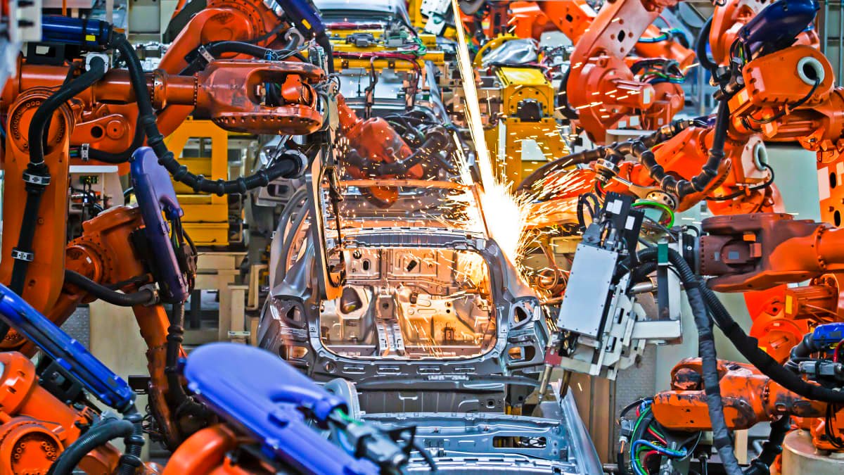 Chinese auto workers confined to factories to combat COVID-19-0