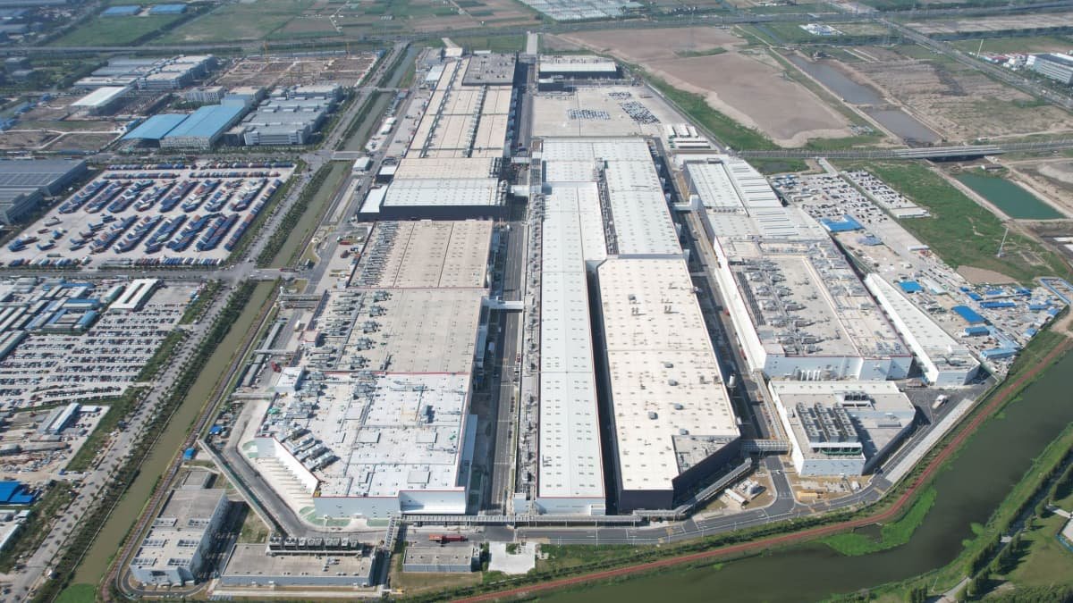 Typhoon is the newest threat to Japanese car production-0