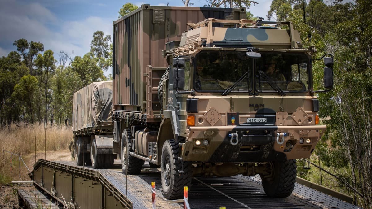 Australian Army developing autonomous technology for vehicle convoy system-1