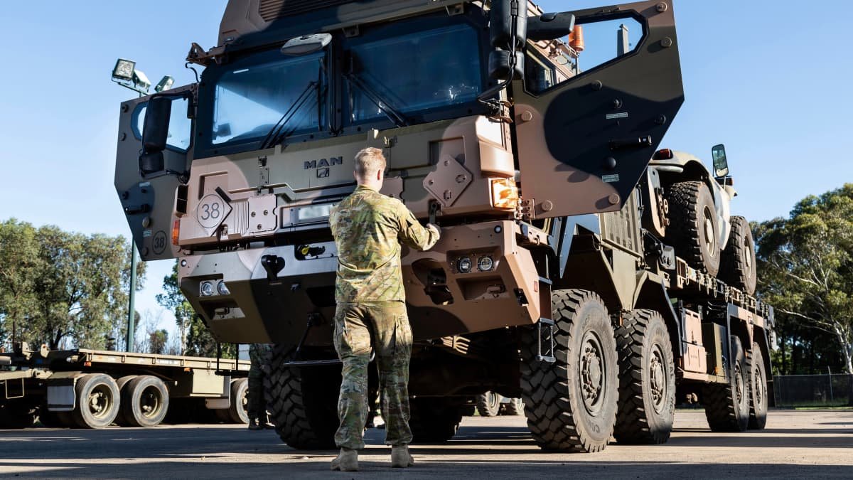 Australian Army developing autonomous technology for vehicle convoy system-0
