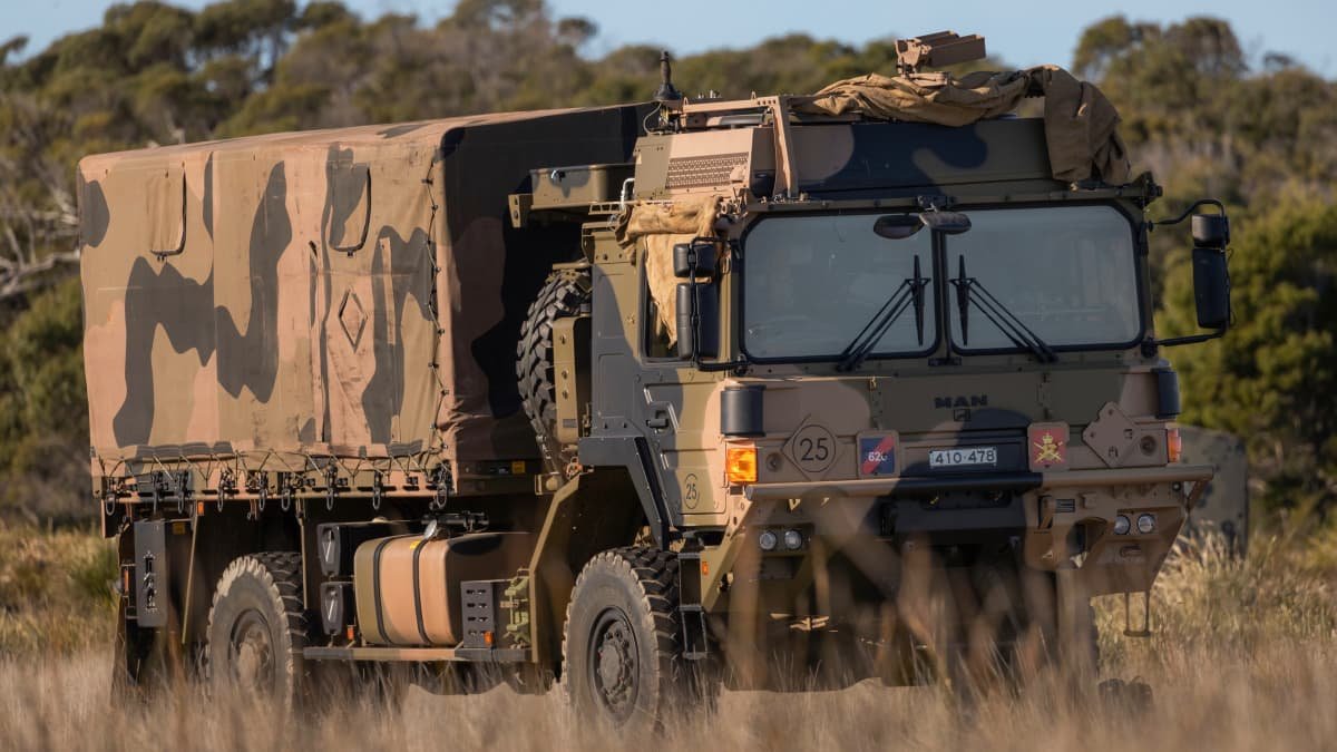 Australian Army developing autonomous technology for vehicle convoy system-1