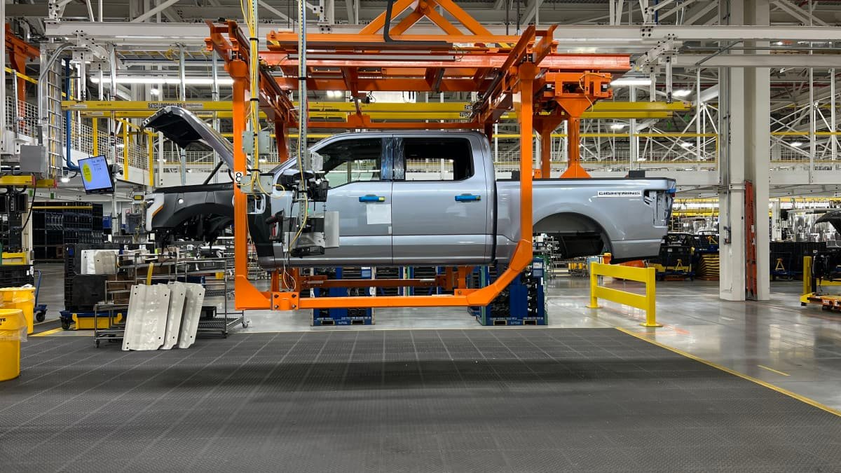 Blue oval badge shortage hits Ford production in the US-0