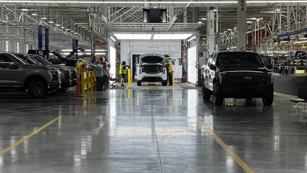 Ford aims to overtake Tesla electric-car sales globally by 2026-0