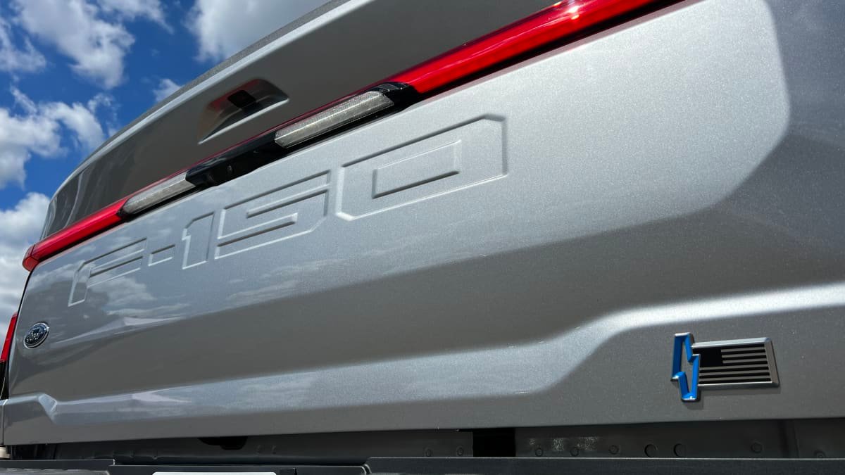 Ford aims to overtake Tesla electric-car sales globally by 2026-0