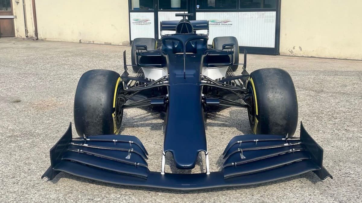 Live your fantasy with this ‘bargain’ 2019 Formula One car-1