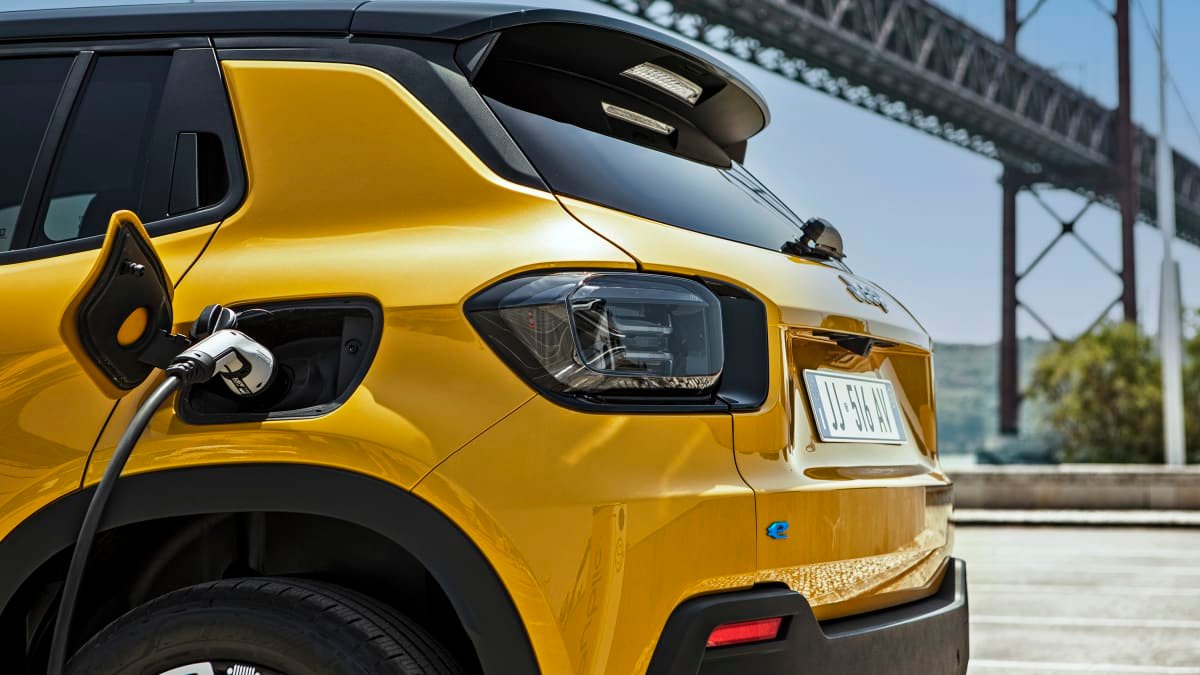 Jeep to roll-out three new electric vehicles in Australia-1