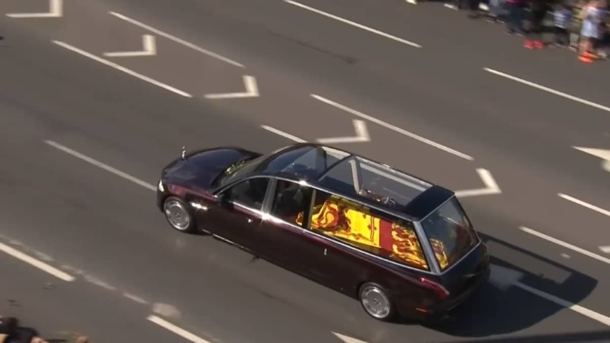 The Royal cars of the Queen’s funeral procession-1