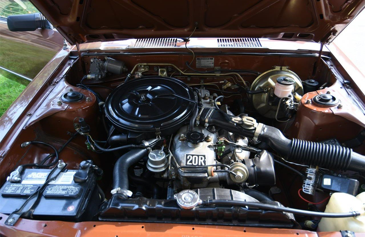 2.2-liter 20R 4-cylinder engine