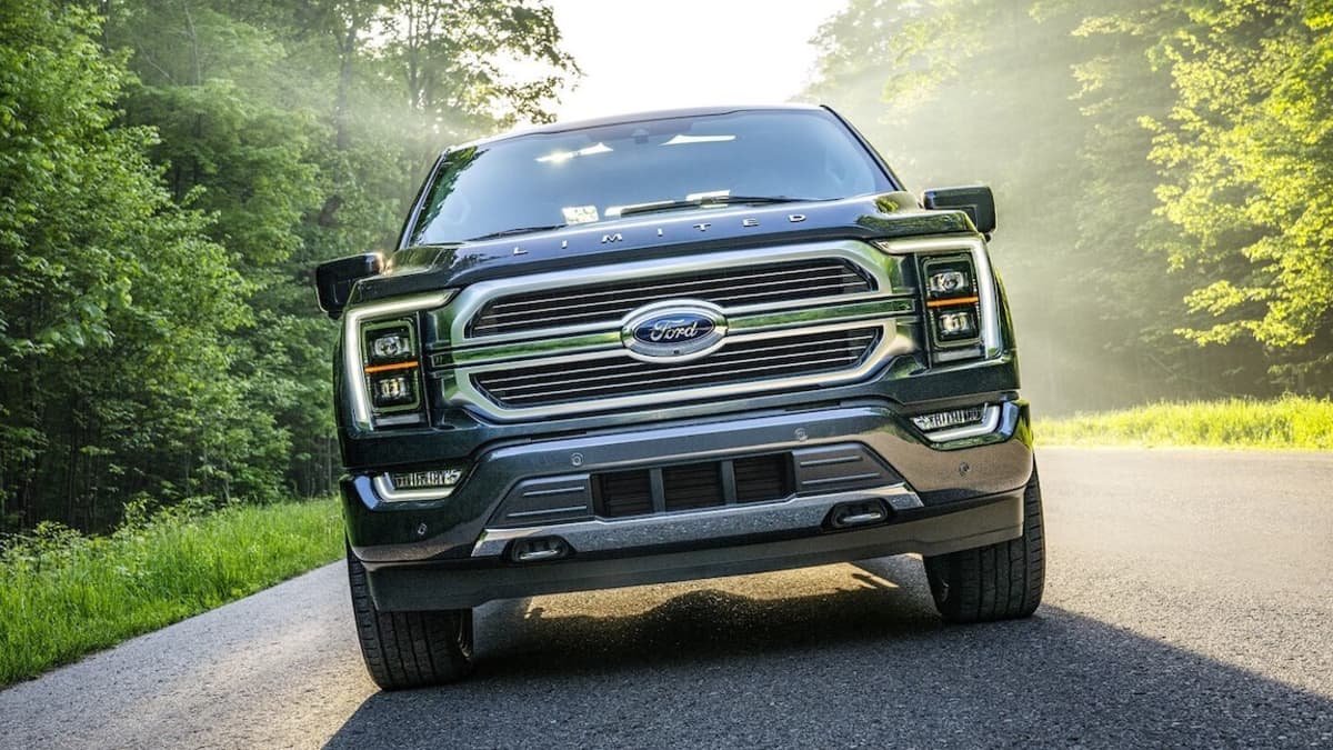 Blue oval badge shortage hits Ford production in the US-0