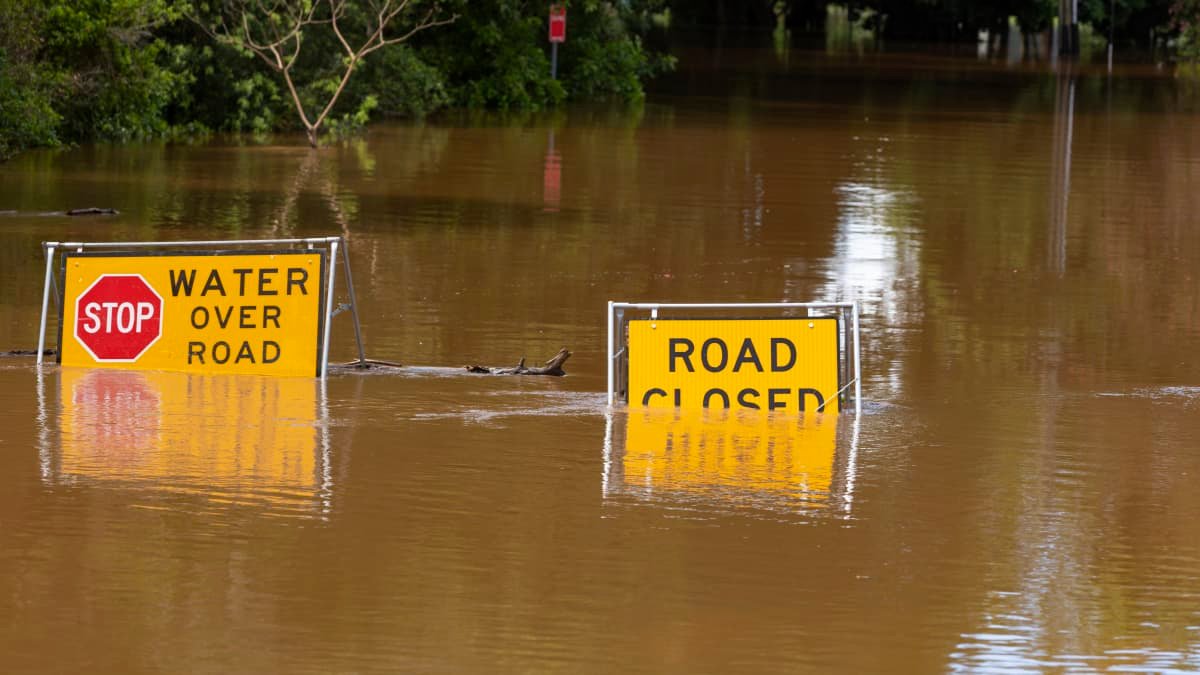 Video: Deadly reminder about driving through flooded roads-0