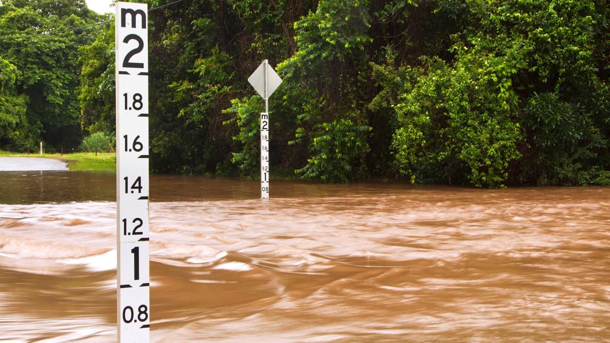Video: Deadly reminder about driving through flooded roads-0