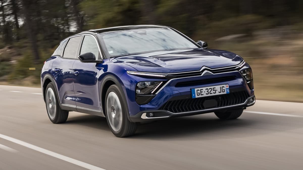 Citroen unveils new logo ahead of switch to electric cars by 2030-0