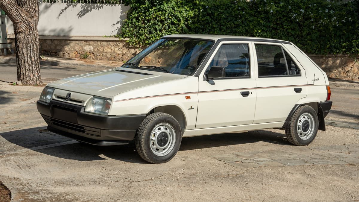 Mint-condition Soviet-era Skoda up for auction with delivery mileage-1