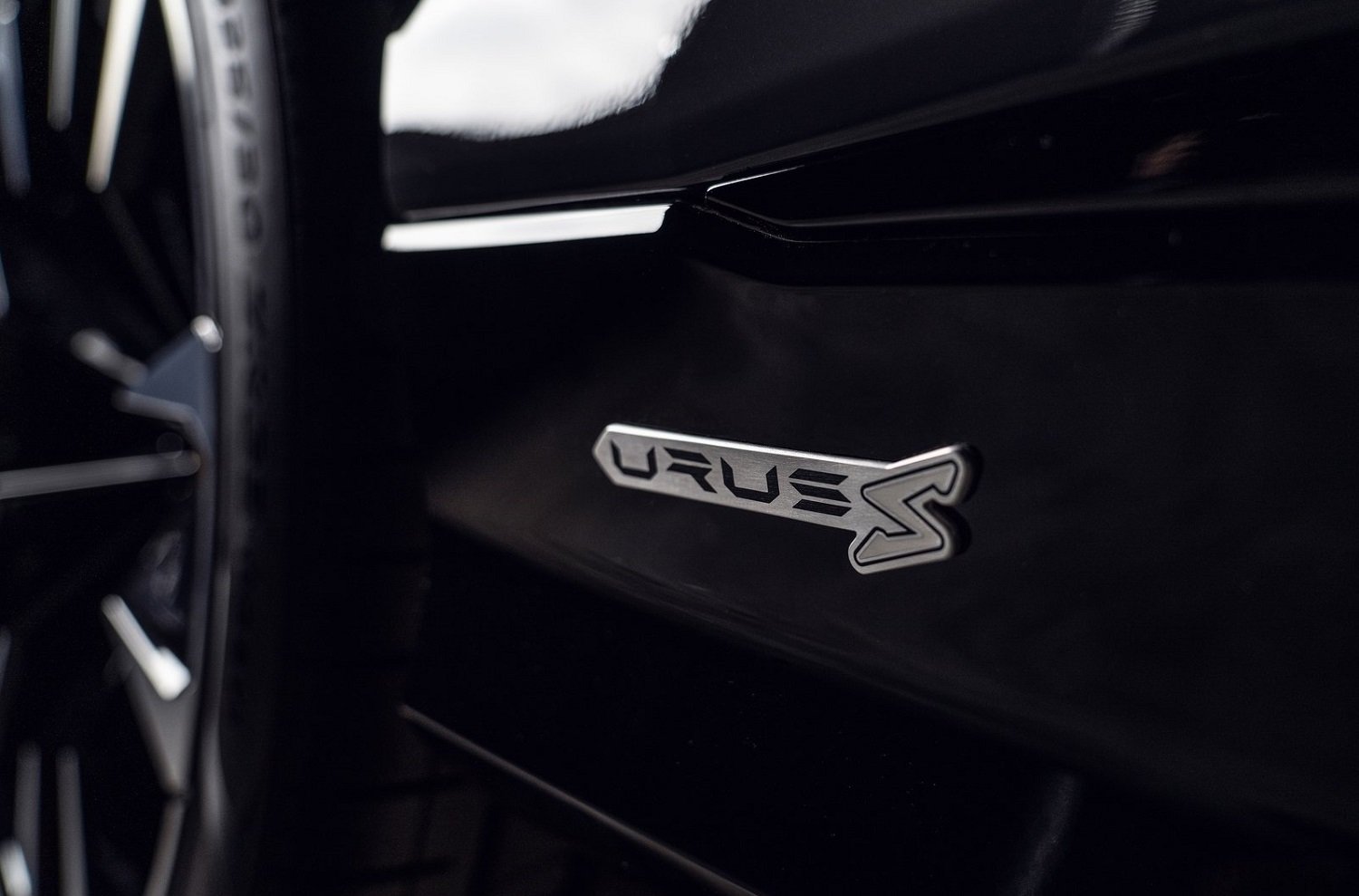 Lamborghini Urus S officially revealed
