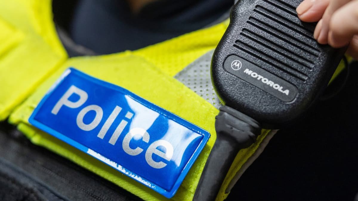 Police bust old Mitsubishi 380 doing 159km/h, also an old Mitsubishi 380 still can do 159km/h