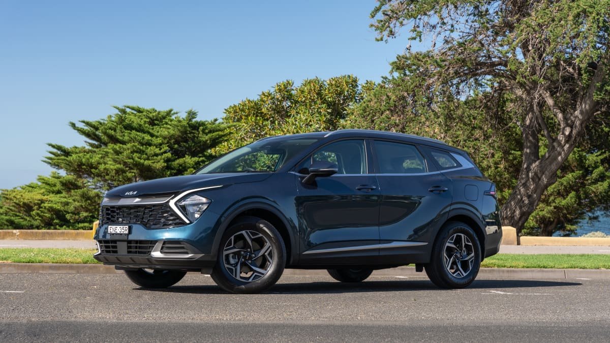 Should I buy a 2022 Kia Sportage S or Toyota RAV4 GX?-0
