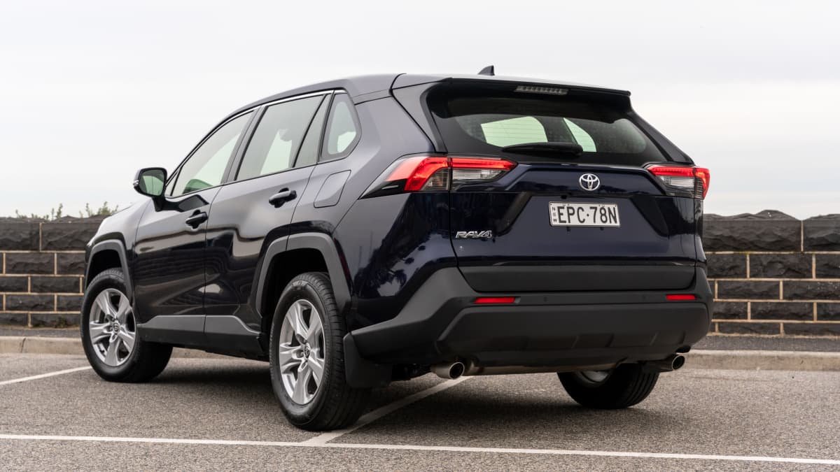 Should I buy a 2022 Kia Sportage S or Toyota RAV4 GX?-1