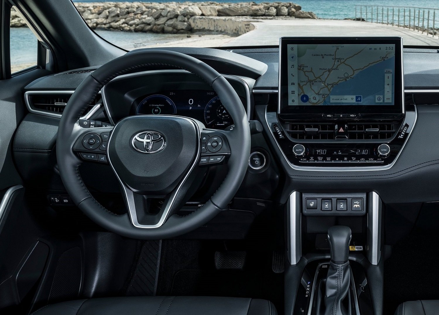 EU-market Toyota Corolla Cross revealed