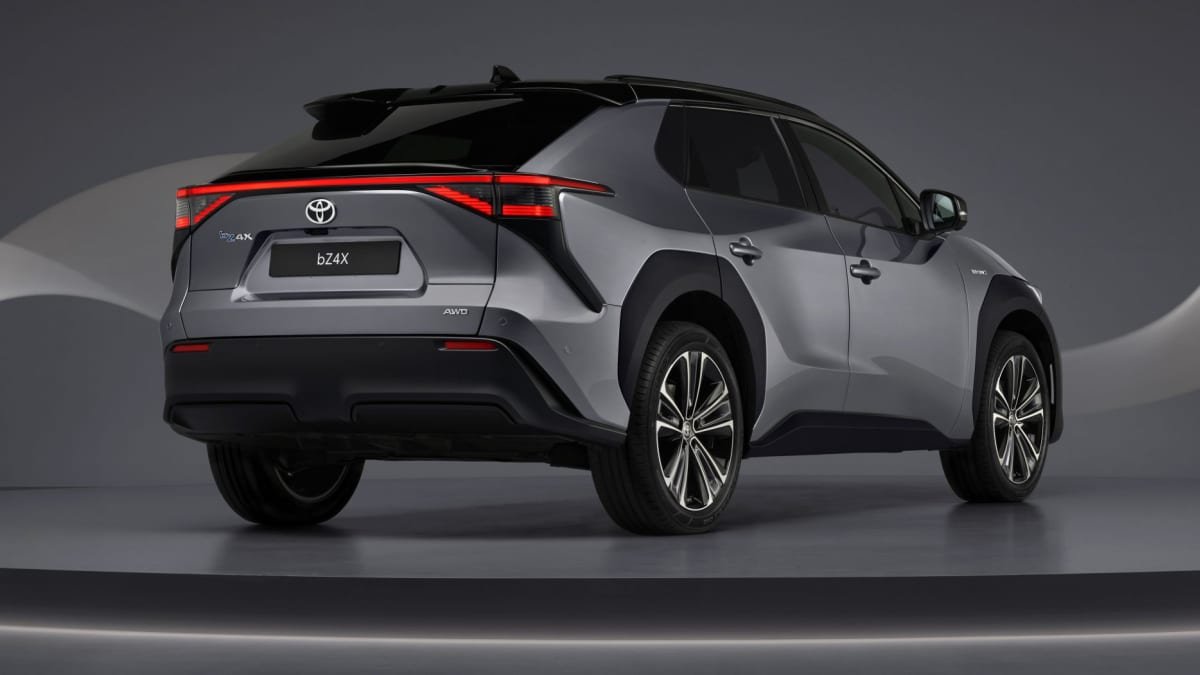 Toyota BZ4X and Subaru Solterra twins back in production after wheels fell off-0