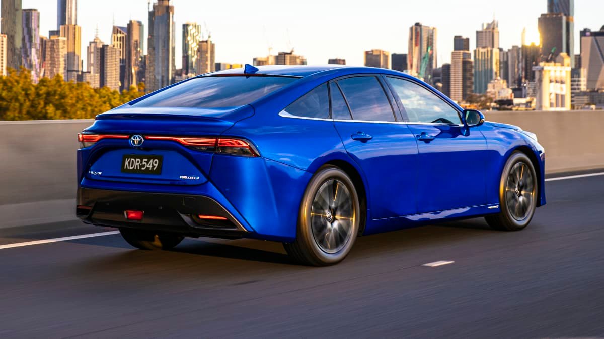 Toyota slams electric-car extremism, says no motorists should be left behind-1