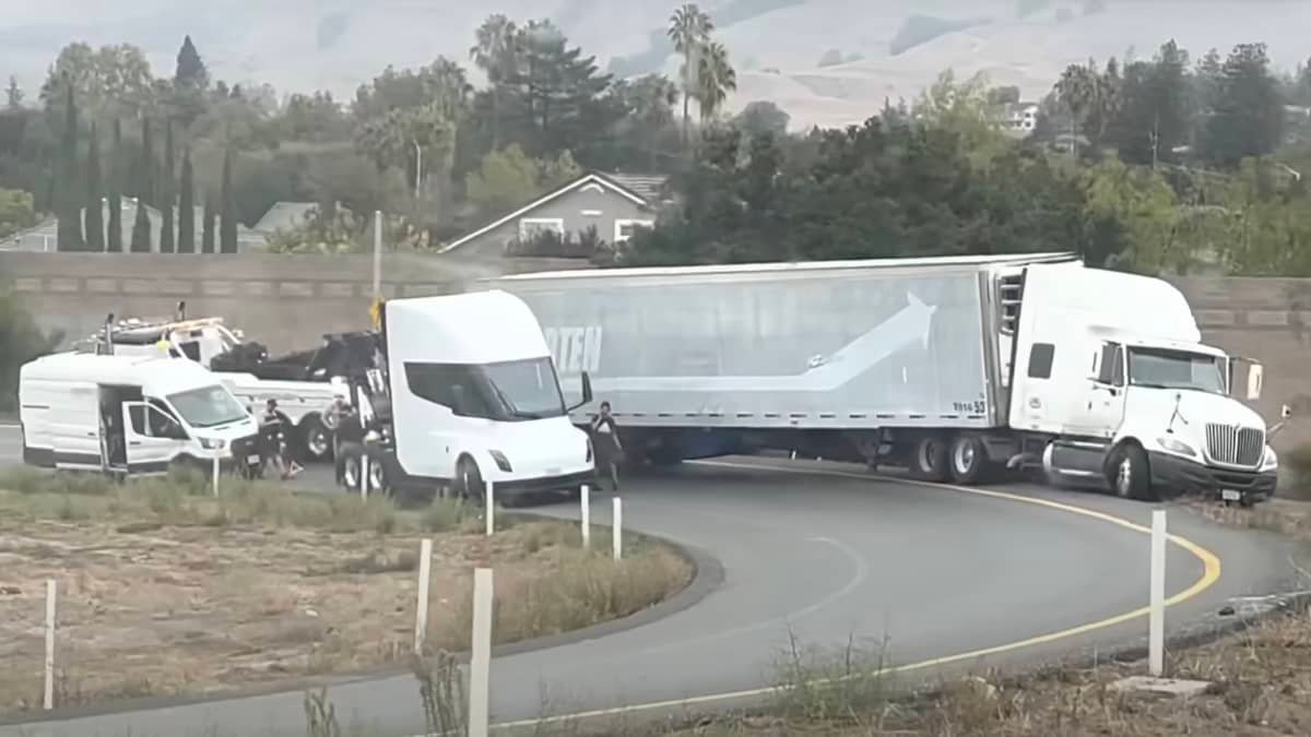 Tesla Semi electric truck conks out weeks before production is due to start-0