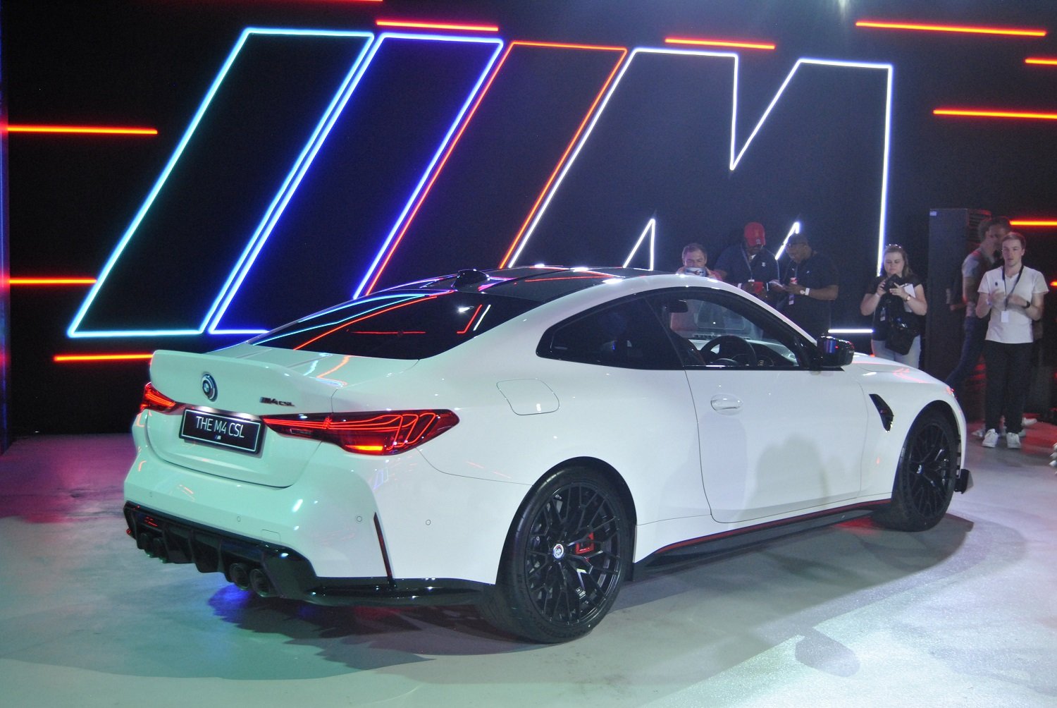 BMW M4 CSL revealed