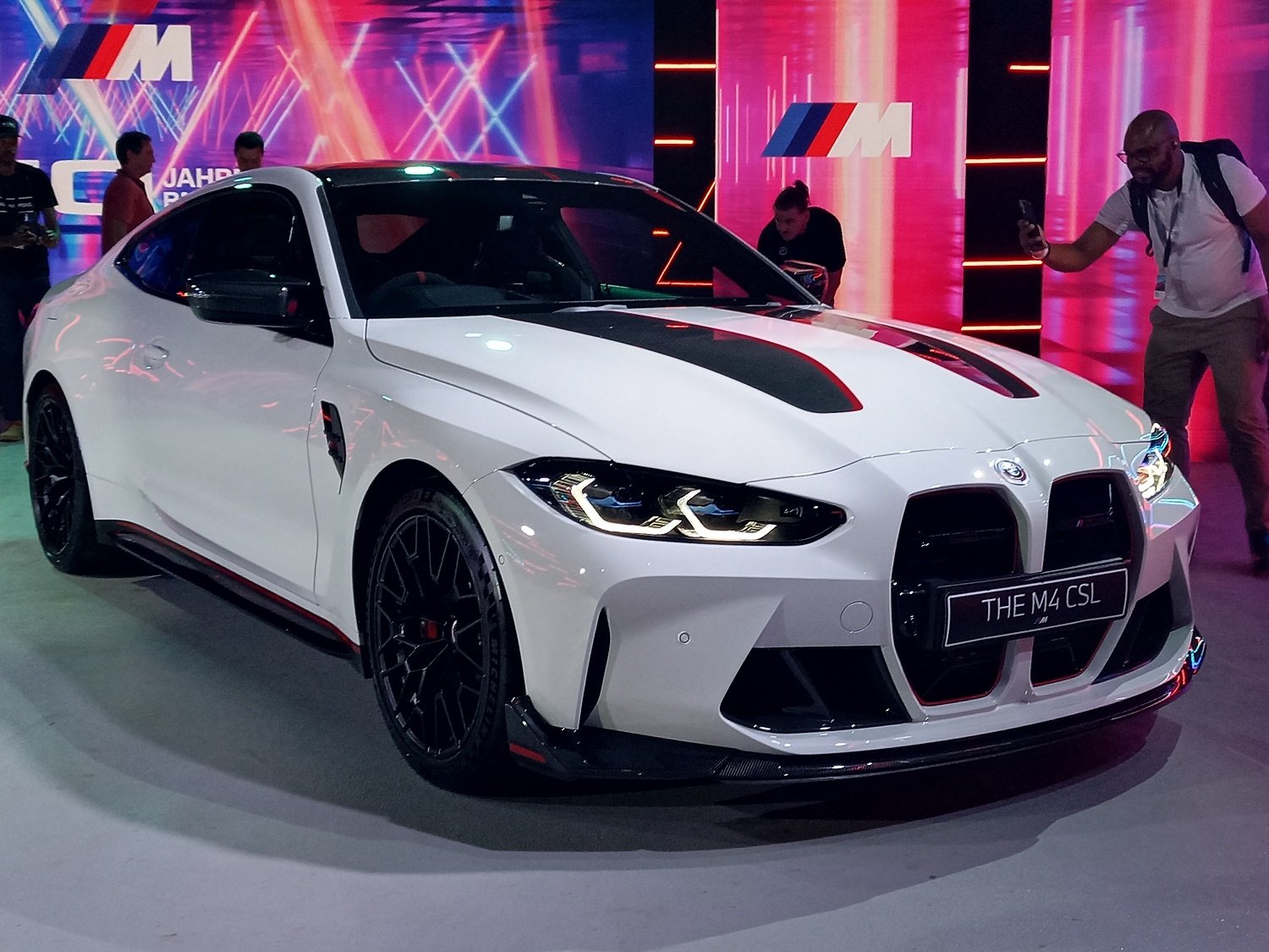 BMW M4 CSL revealed