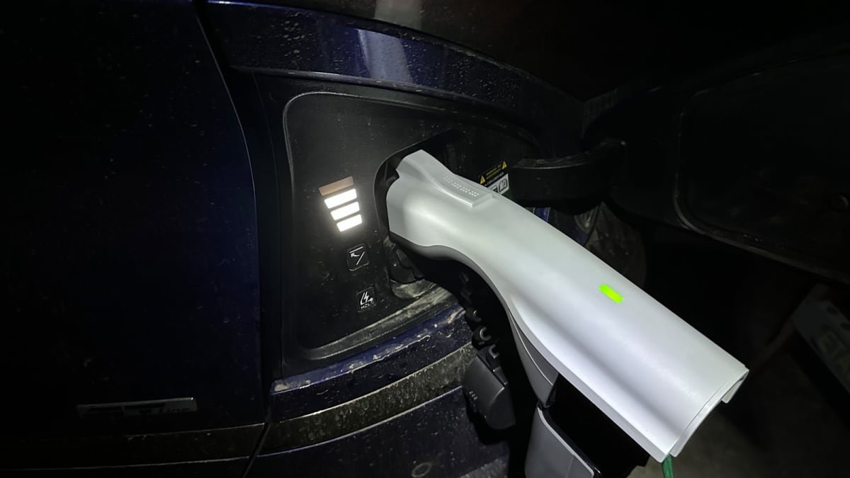 Man uses Kia EV6 to power his house for eight days after devastating hurricane-1