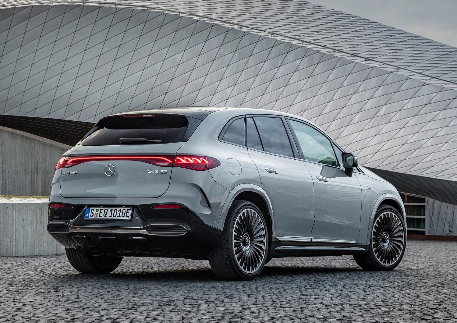 Mercedes-AMG EQE SUV revealed