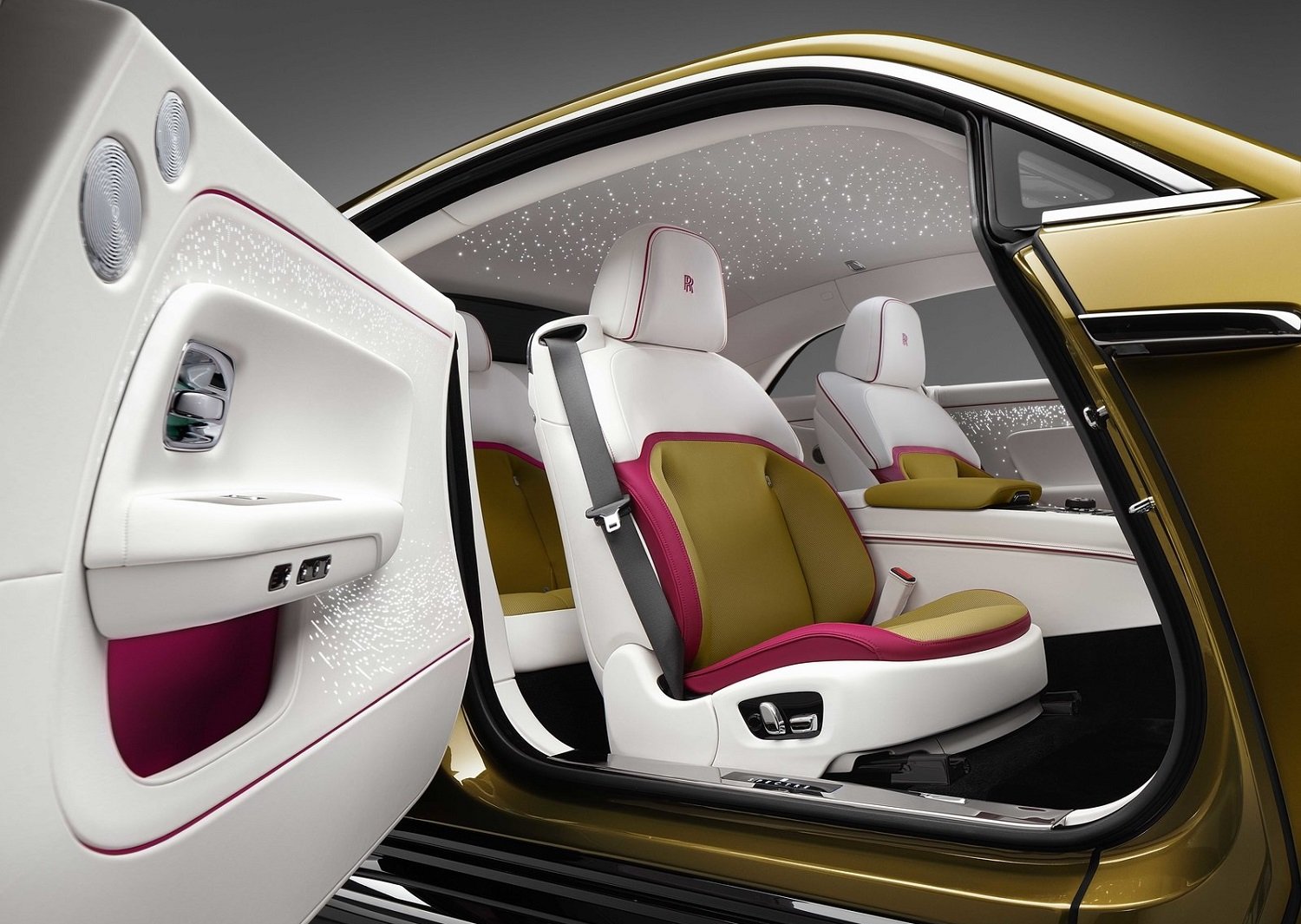 EV only new Rolls-Royce Spectre appears