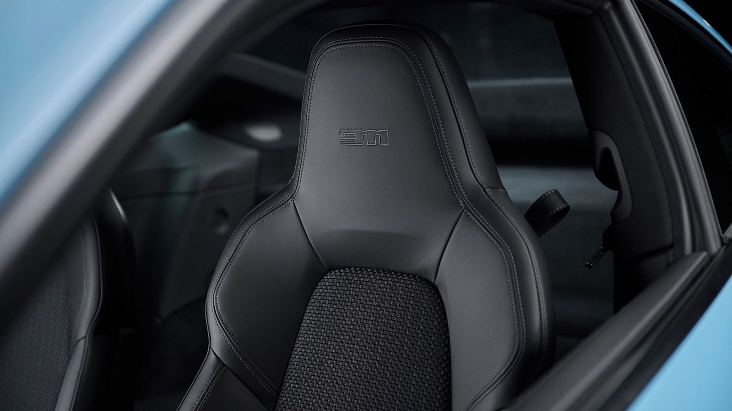 Porsche brings back lightweight 911 T