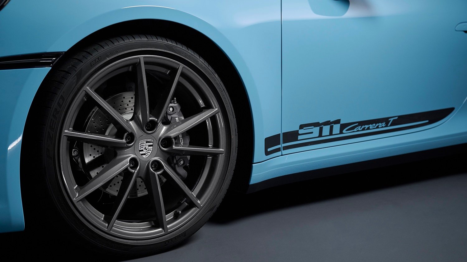 Porsche brings back lightweight 911 T