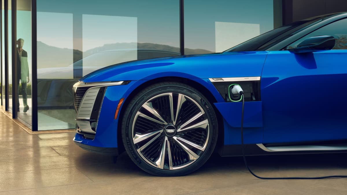 Cadillac reveals $US300,000 electric Rolls-Royce competitor-0