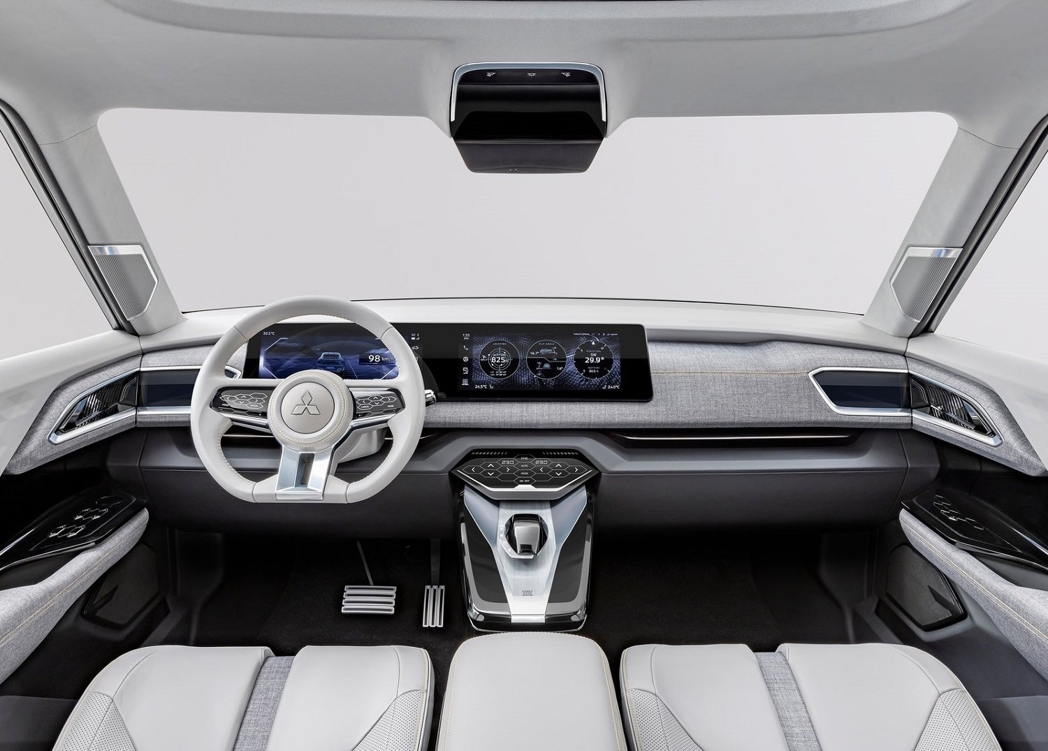 Mitsubishi XFC Concept debuts