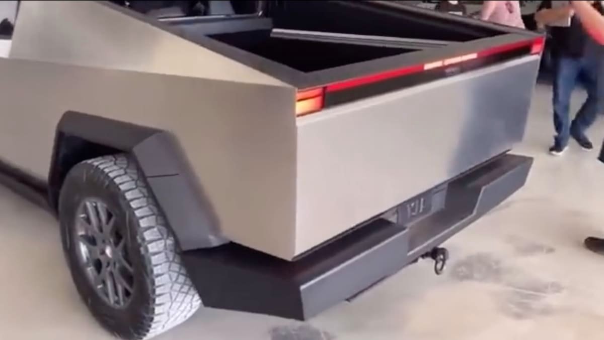 Tesla Cybertruck on track for mid 2023, but production ramp-up delayed to 2024