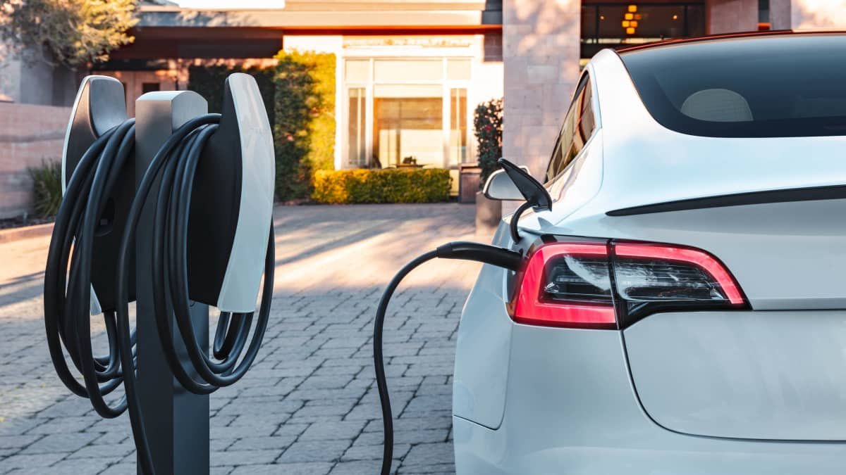 Smaller Tesla electric car back on track-0
