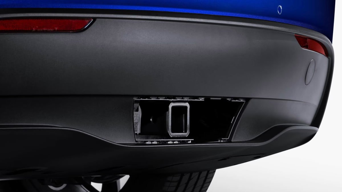 Tesla withholds towing software from owners with non-genuine tow bars