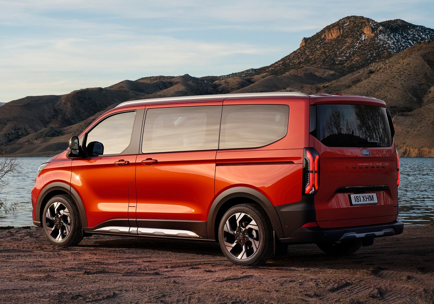 New Ford Tourneo Custom in Active spec