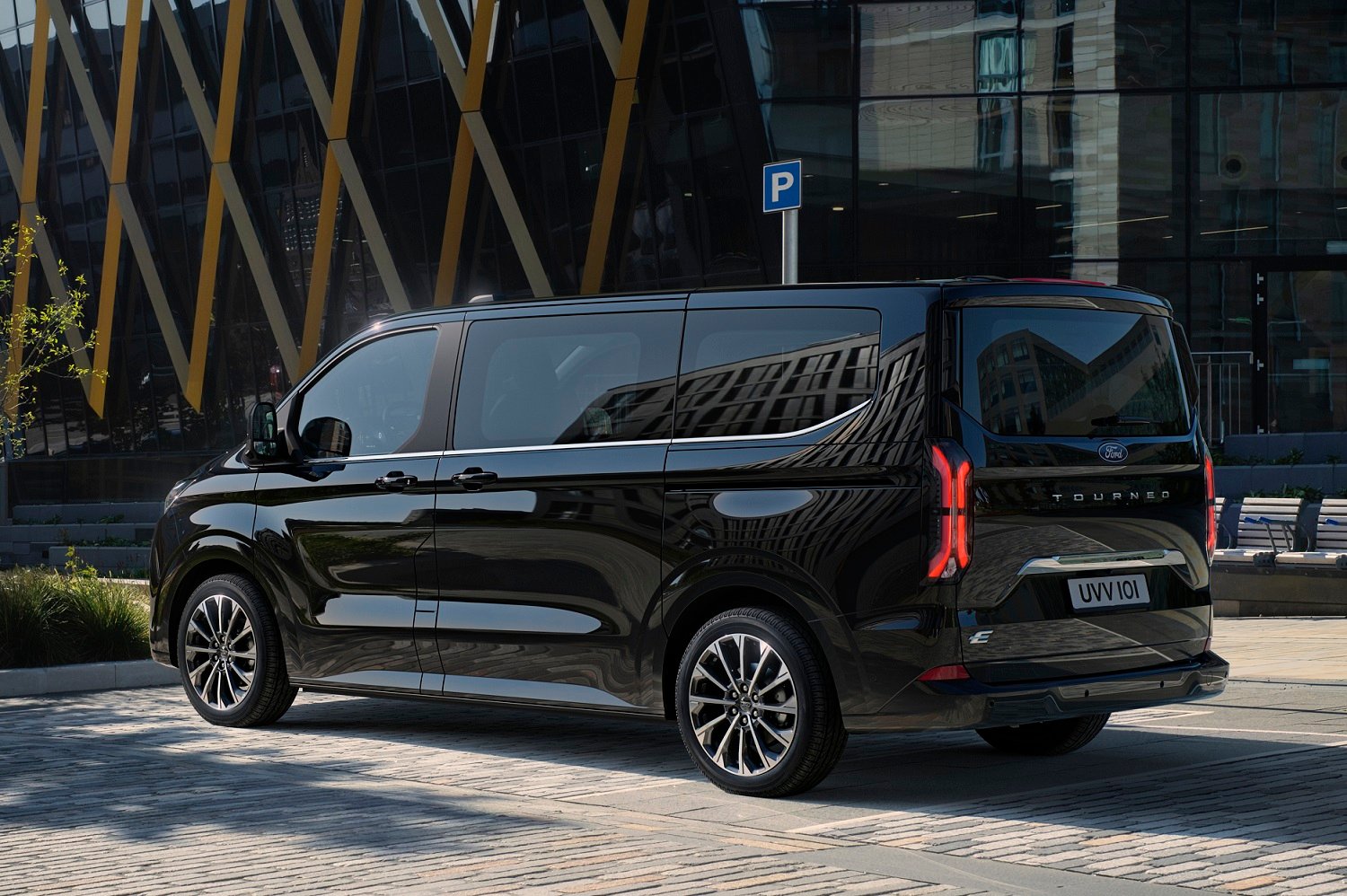 Titanium X-spec Ford E-Tourneo Custom