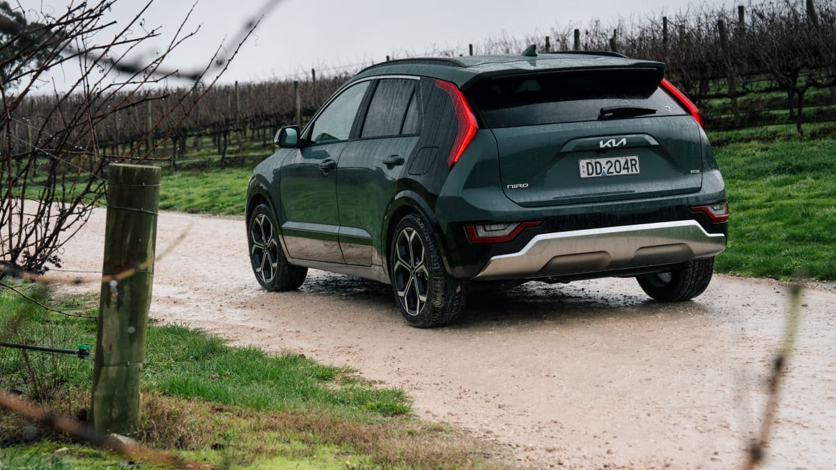 Kia Sorento Hybrid and Plug-in Hybrid stock shortages to continue