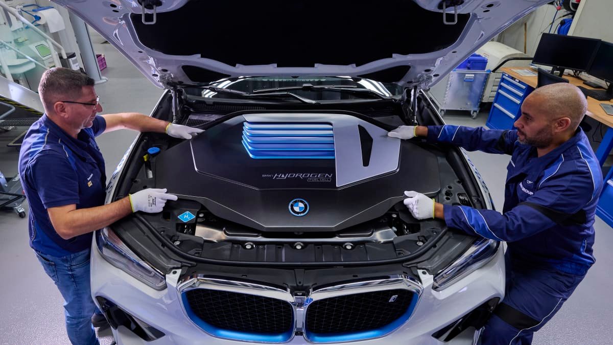 BMW accelerating hydrogen development with fuel cell electric iX5