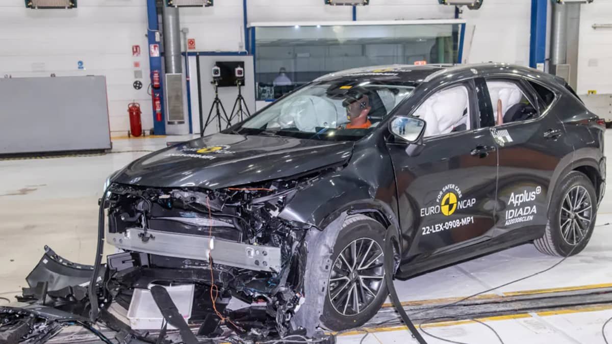 Best and worst new-car safety tests for 2022