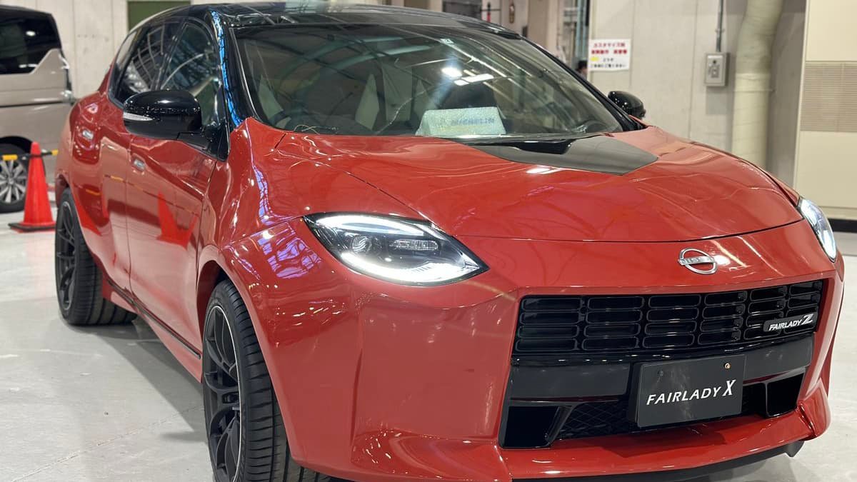 What happens when a Nissan Z sports car and a Nissan Murano SUV collide