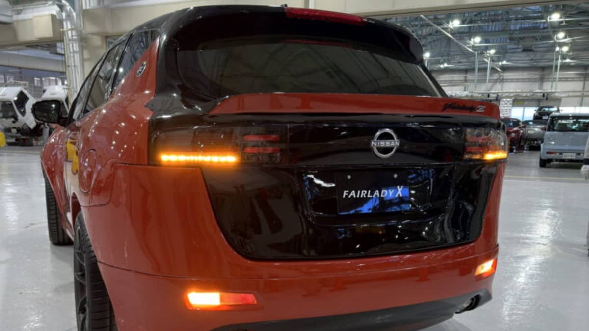 What happens when a Nissan Z sports car and a Nissan Murano SUV collide