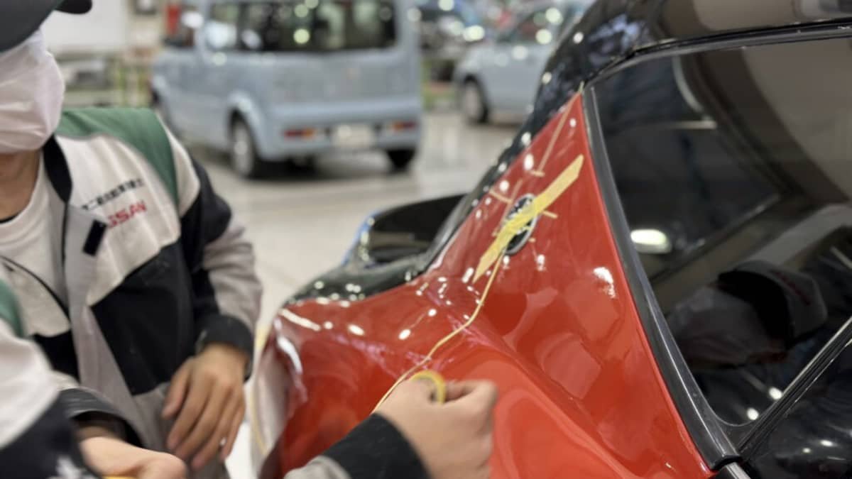 What happens when a Nissan Z sports car and a Nissan Murano SUV collide