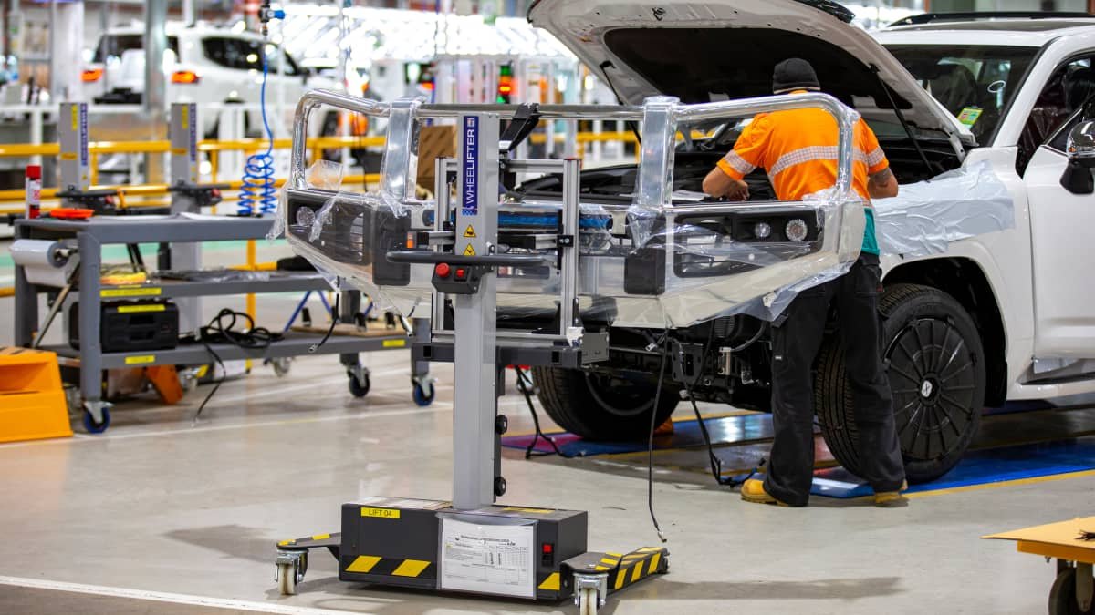 Toyota Australia invests $100 million to trim new-car delivery times