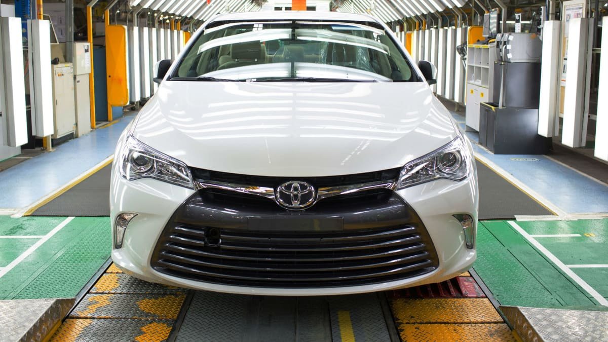 2015_toyota_camry_production_altona_australia_01_1